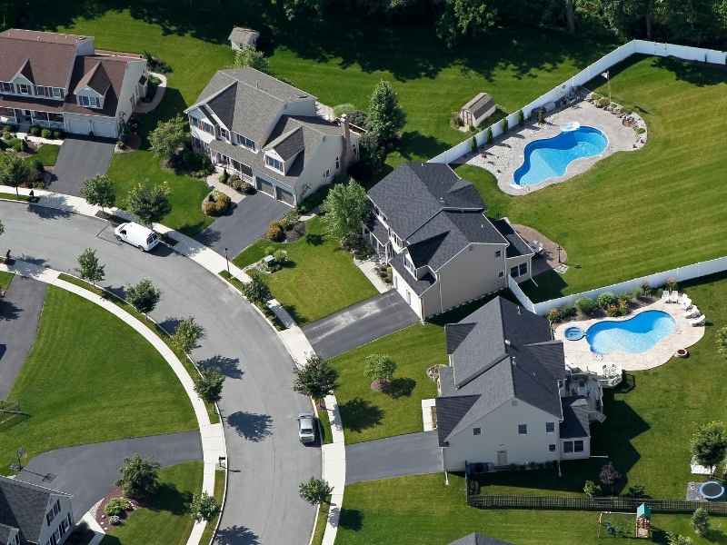 Plat of survey for an irregularly shaped residential lot in Houston Texas.